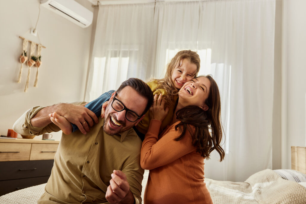 family-laughing-mini-split-G1832114292